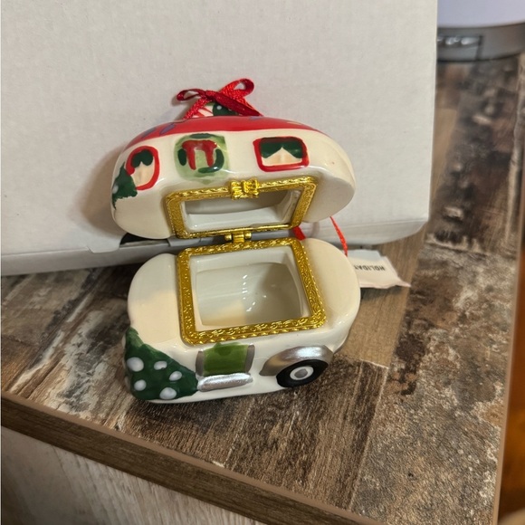 Walter Drake Vintage Camper Ornament Trinket box. Holiday Peak - Picture 3 of 9